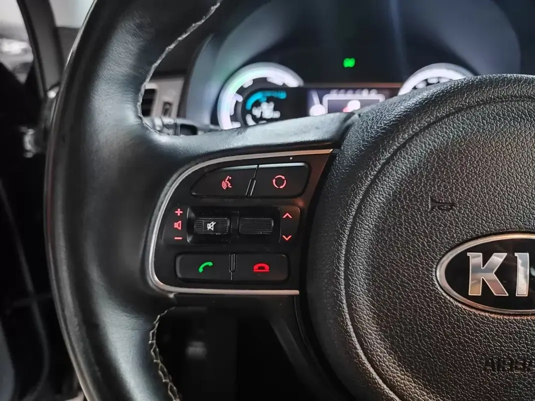 Kia Niro 2019 - 17250 EUR, 51300 km - AUTO.MOTO.pt - 51300km - foto 25 de 34