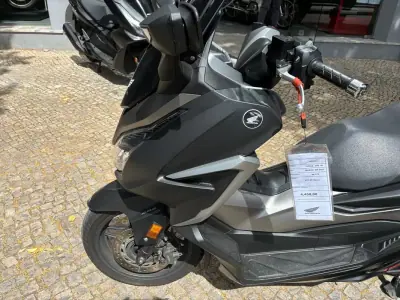 Honda Forza 2021 - 4450 EUR, 48179 km - AUTO.MOTO.pt - 48179km - foto 8 de 10