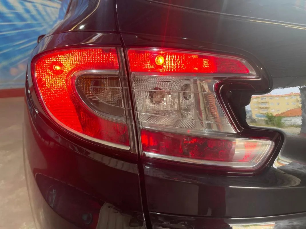 Renault Mégane Sport Tourer 2014 - 9999 EUR, 163000 km - AUTO.MOTO.pt - 163000km - foto 21 de 47