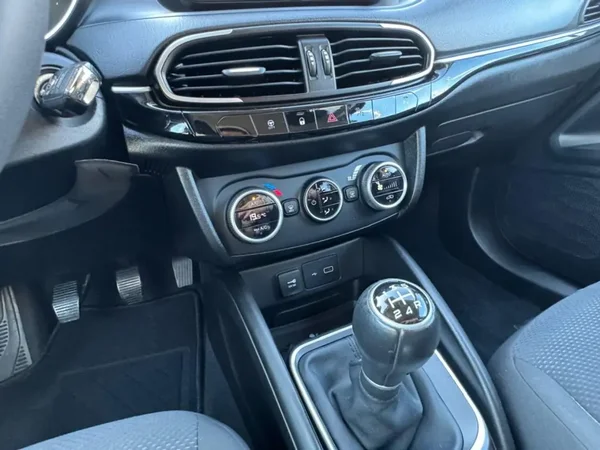 Fiat Tipo 2021 - 14480 EUR, 83050 km - AUTO.MOTO.pt - 83050km - foto 23 de 38