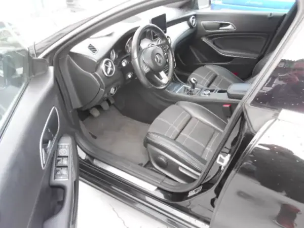 Mercedes-Benz CLA 200 2016 - 21500 EUR, 214696 km - AUTO.MOTO.pt - 214696km - foto 9 de 11