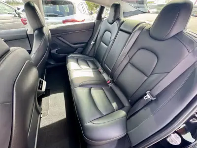 Tesla Model 3 2022 - 28690 EUR, 82305 km - AUTO.MOTO.pt - 82305km - foto 23 de 31