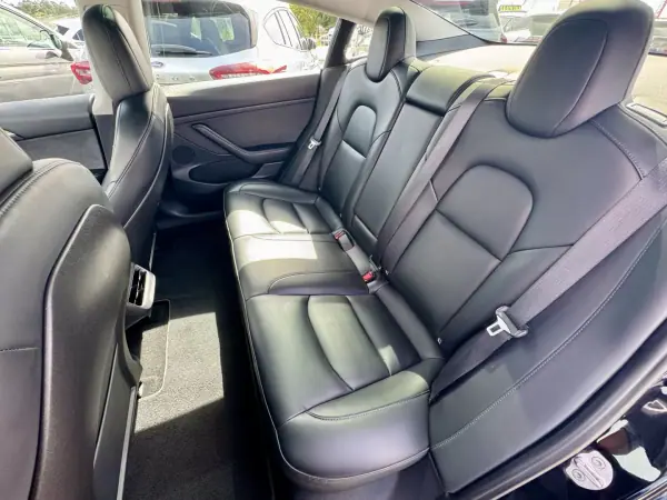 Tesla Model 3 2022 - 28690 EUR, 82305 km - AUTO.MOTO.pt - 82305km - foto 23 de 31