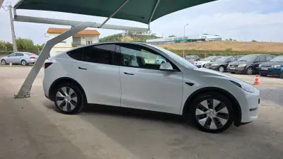 Tesla Model Y 2023 - 42500 EUR, 98648 km - foto 4 de 21