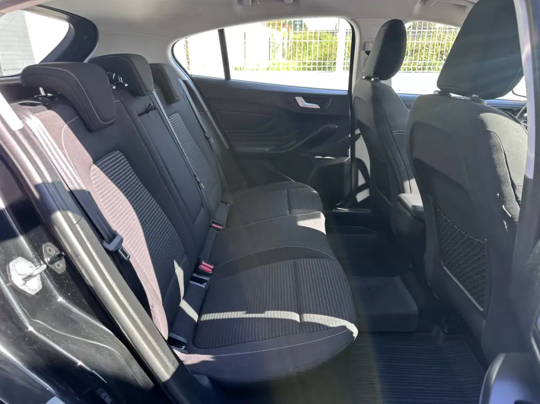Ford Focus 2018 - 10900 EUR, 100000 km - AUTO.MOTO.pt - 100000km - foto 18 de 35