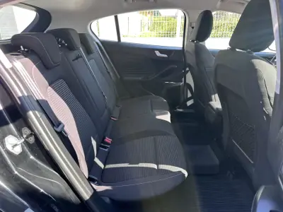 Ford Focus 2018 - 10900 EUR, 100000 km - AUTO.MOTO.pt - 100000km - foto 18 de 35