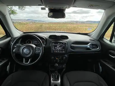 Jeep Renegade 2018 - 18980 EUR, 112000 km - AUTO.MOTO.pt - 112000km - foto 14 de 22