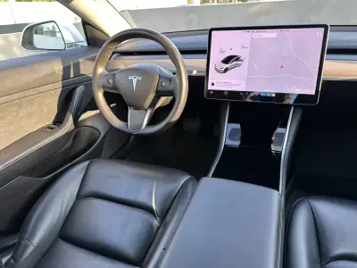Tesla Model 3 2019 - 24900 EUR, 170000 km - 170000km - foto 32 de 49