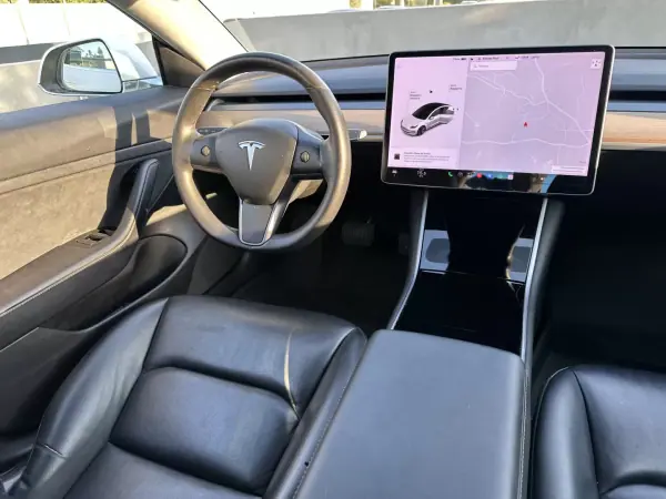 Tesla Model 3 2019 - 24900 EUR, 170000 km - 170000km - foto 32 de 49