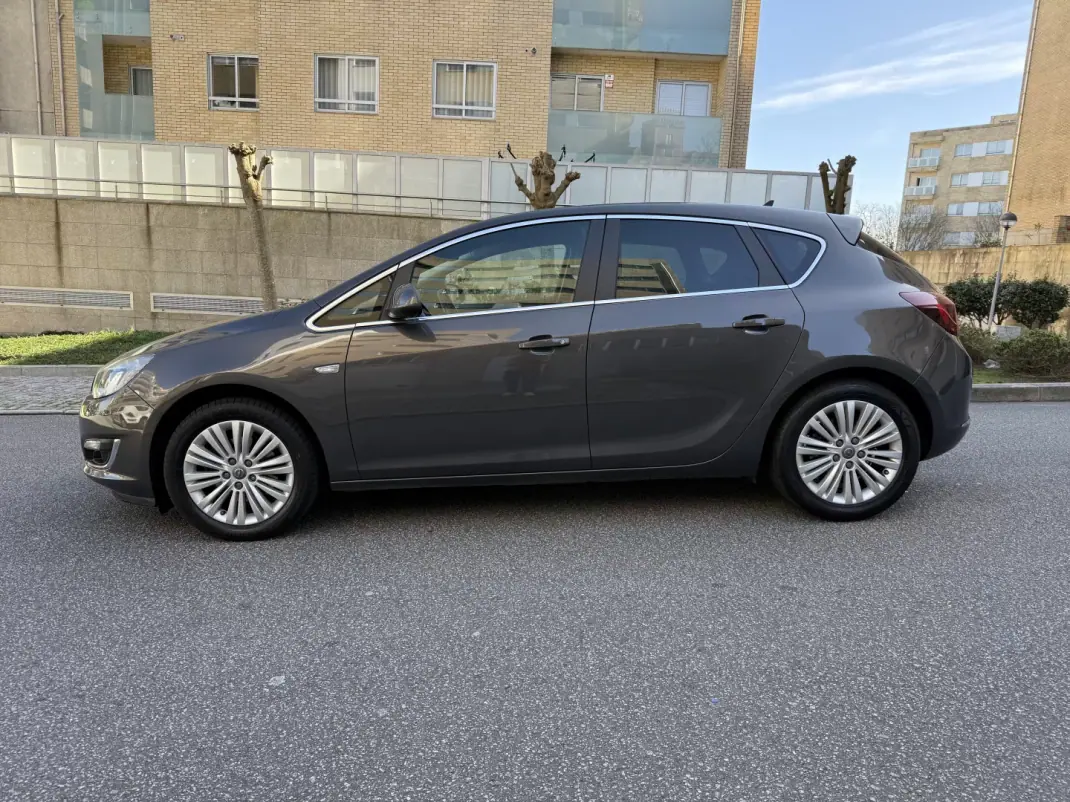 Opel Astra 2015 - 9950 EUR, 112000 km - AUTO.MOTO.pt - 112000km - foto 9 de 12