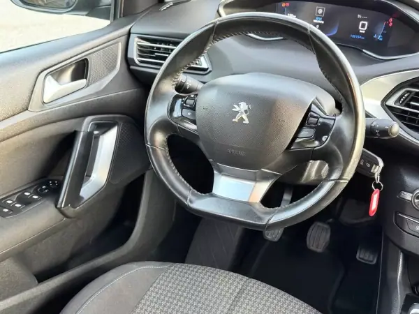 Peugeot 308 SW 2020 - 12900 EUR, 135154 km - AUTO.MOTO.pt - 135154km - foto 27 de 44