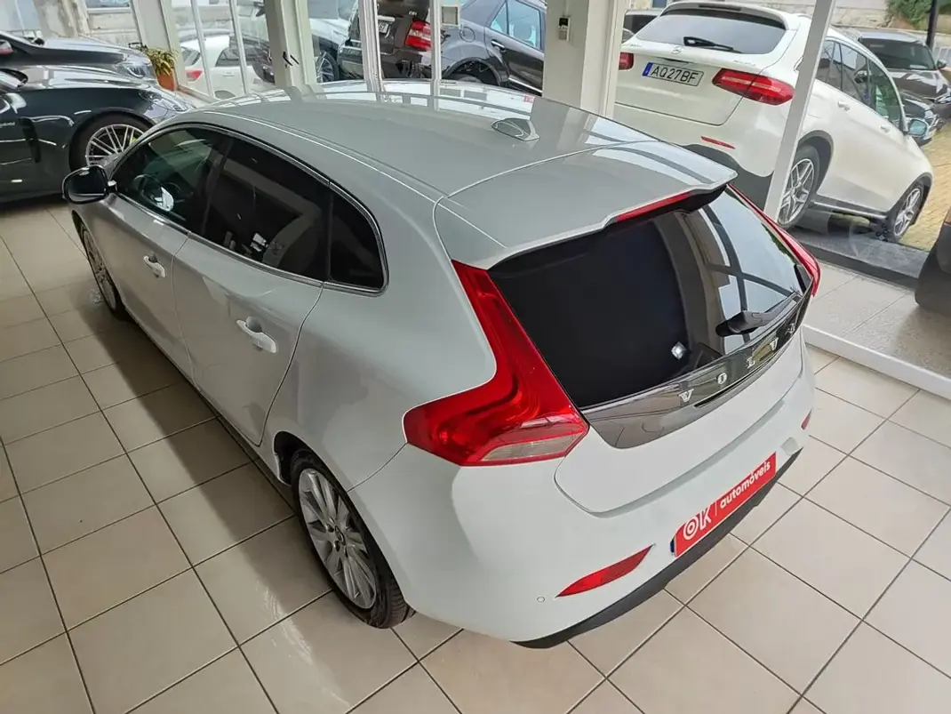 Volvo V40 2013 - 7750 EUR, 298000 km - AUTO.MOTO.pt - 298000km - foto 10 de 36