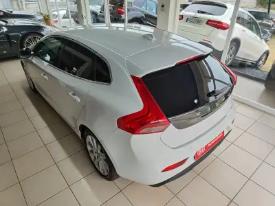 Volvo V40 2013 - 7750 EUR, 298000 km - AUTO.MOTO.pt - 298000km - foto 10 de 36