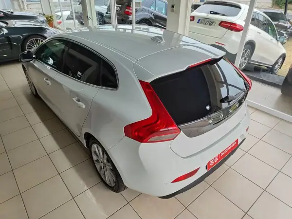 Volvo V40 2013 - 7750 EUR, 298000 km - AUTO.MOTO.pt - 298000km - foto 10 de 36