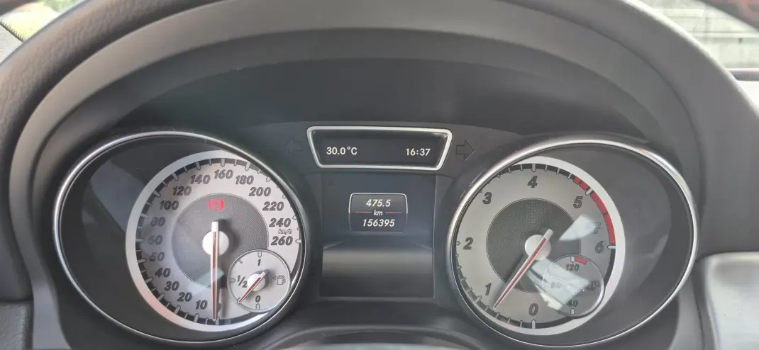 Mercedes-Benz CLA 200 2015 - 21000 EUR, 156000 km - AUTO.MOTO.pt - 156000km - foto 13 de 26