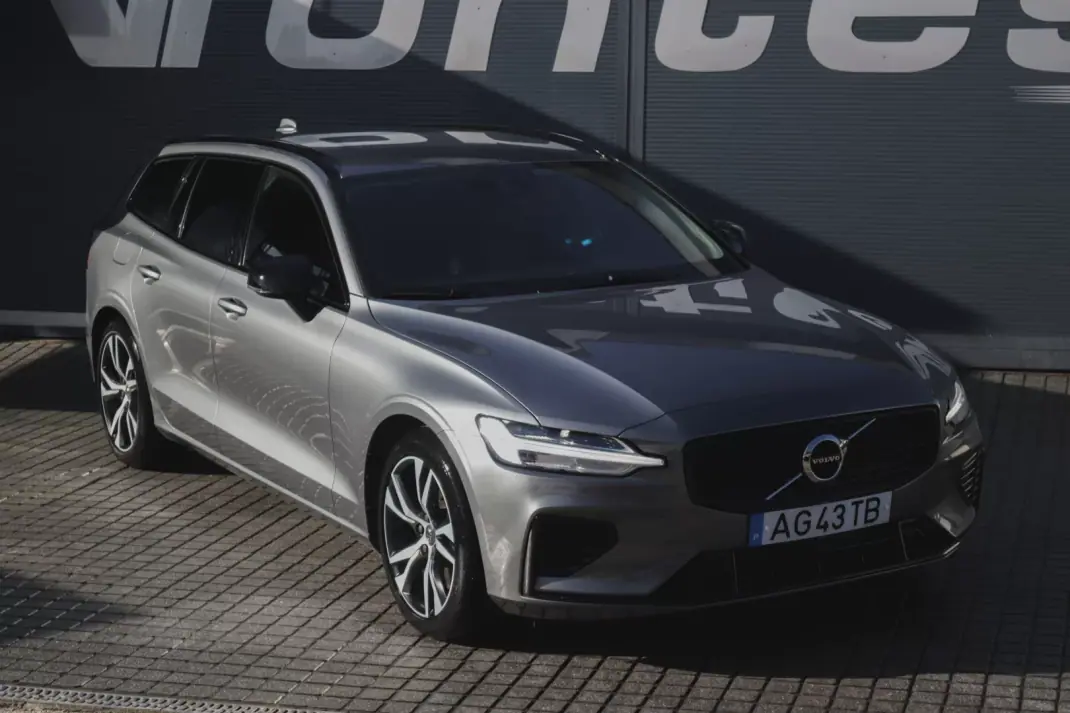 Volvo V60 2021 - 28880 EUR, 99862 km - AUTO.MOTO.pt - 99862km - foto 8 de 35
