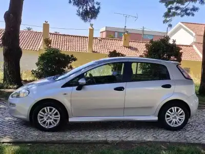 Fiat Punto 2014 - 6990 EUR, 73125 km - AUTO.MOTO.pt - 73125km - foto 9 de 15