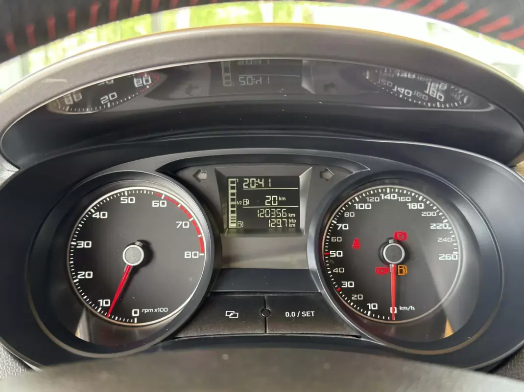 SEAT Ibiza 2013 - 9950 EUR, 120356 km - AUTO.MOTO.pt - 120356km - foto 17 de 29