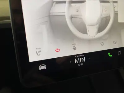 Tesla Model Y 2024 - 38500 EUR, 68000 km - AUTO.MOTO.pt - 68000km - foto 24 de 43