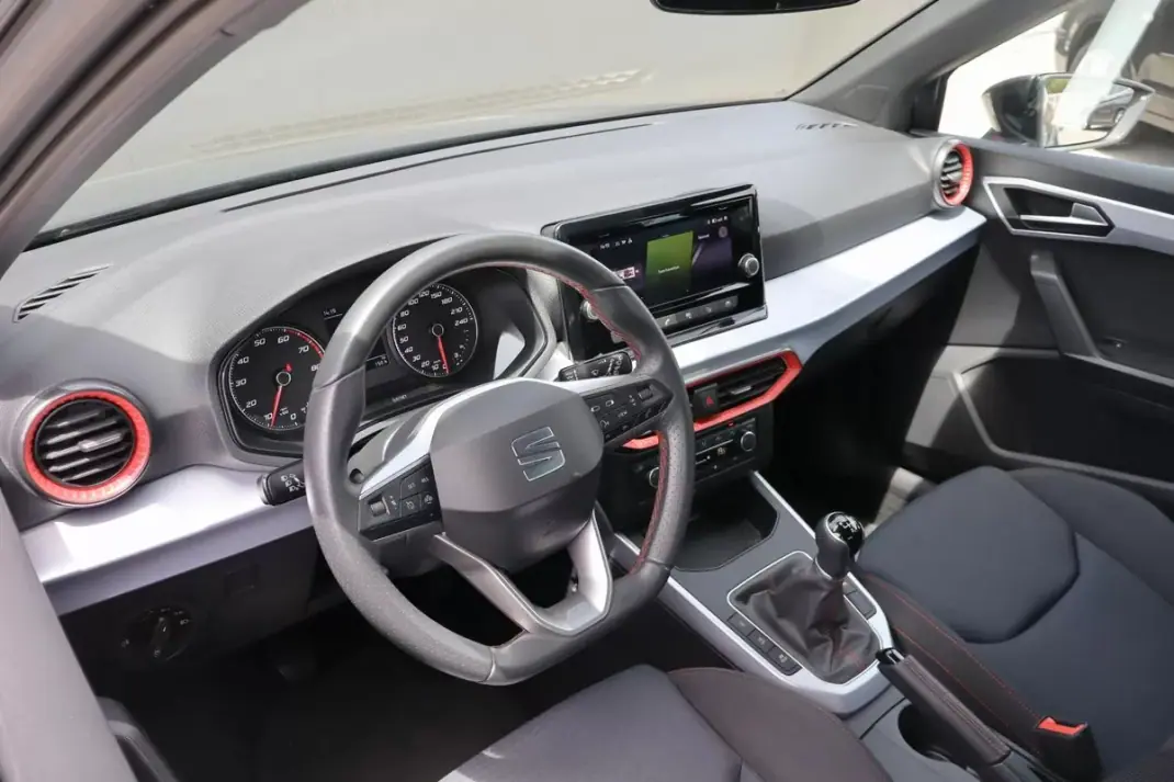 SEAT Arona 2023 - 18390 EUR, 14160 km - AUTO.MOTO.pt - 14160km - foto 10 de 34