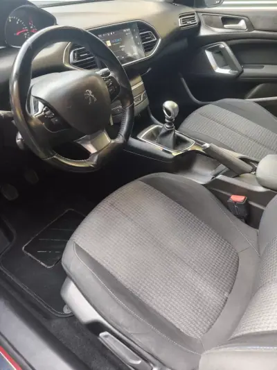Peugeot 308 2019 - 11990 EUR, 155000 km - AUTO.MOTO.pt - 155000km - foto 6 de 16
