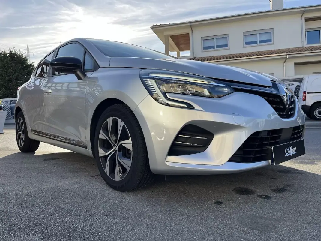 Renault Clio 2023 - 15450 EUR, 66000 km - AUTO.MOTO.pt - 66000km - foto 40 de 43