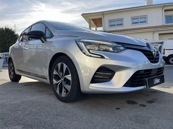 Renault Clio 2023 - 15450 EUR, 66000 km - AUTO.MOTO.pt - 66000km - foto 40 de 43