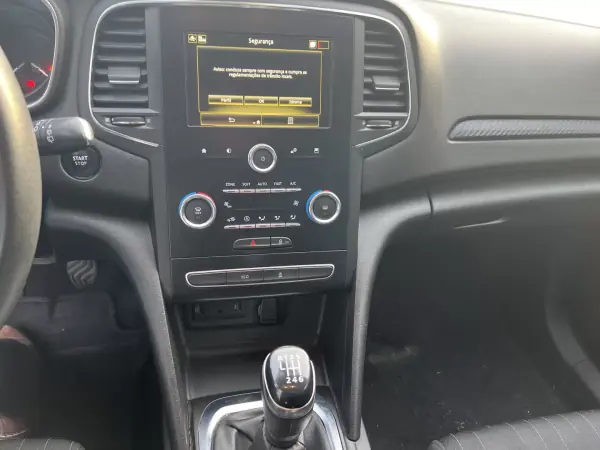 Renault Mégane 2020 - 14900 EUR, 142500 km - AUTO.MOTO.pt - 142500km - foto 11 de 16