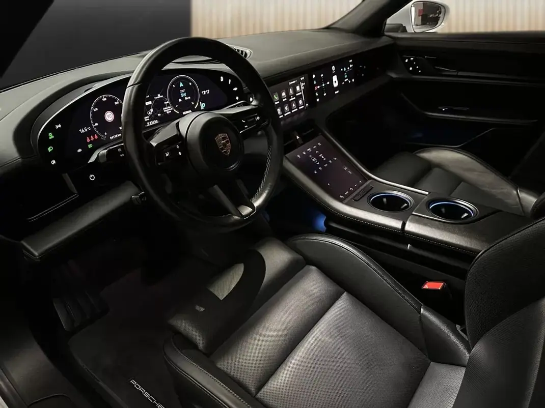 Porsche Taycan 2023 - 68800 EUR, 94000 km - AUTO.MOTO.pt - 94000km - foto 7 de 20