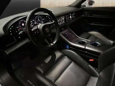 Porsche Taycan 2023 - 68800 EUR, 94000 km - AUTO.MOTO.pt - 94000km - foto 7 de 20