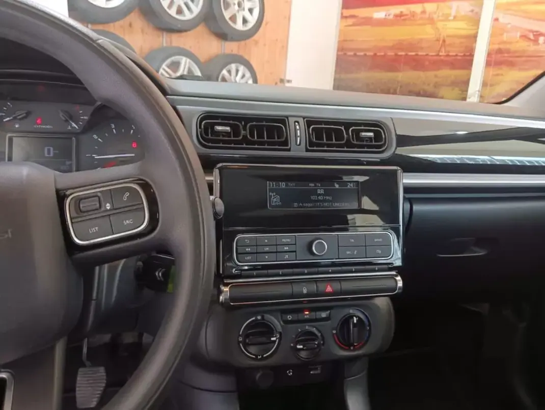 Citroën C3 2018 - 13800 EUR, 156000 km - AUTO.MOTO.pt - 156000km - foto 10 de 14