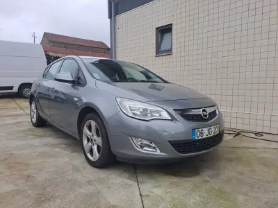 Opel Astra 2010 - 6850 EUR, 106026 km - AUTO.MOTO.pt - 106026km - foto 2 de 11