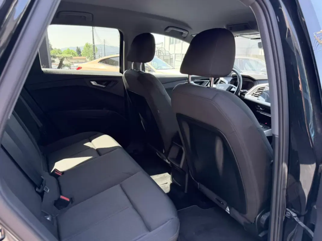 Audi Q4 e-tron 2022 - 36000 EUR, 57000 km - AUTO.MOTO.pt - 57000km - foto 8 de 9