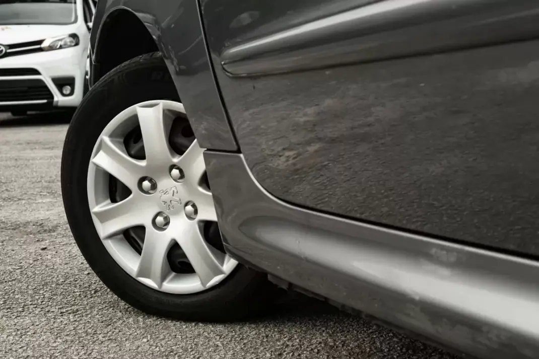 Peugeot 206 2010 - 5850 EUR, 96800 km - AUTO.MOTO.pt - 96800km - foto 7 de 19