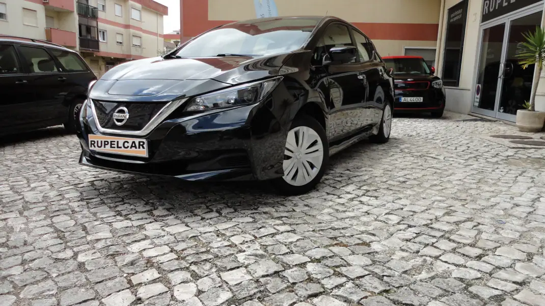 Nissan Leaf 2021 - 14900 EUR, 44768 km - AUTO.MOTO.pt - 44768km - foto 1 de 23