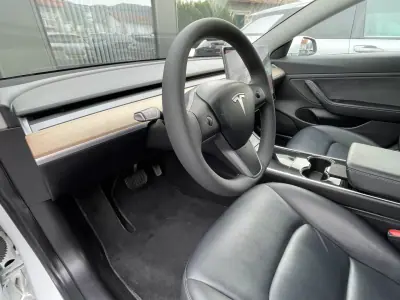 Tesla Model 3 2020 - 25995 EUR, 80043 km - AUTO.MOTO.pt - 80043km - foto 32 de 43