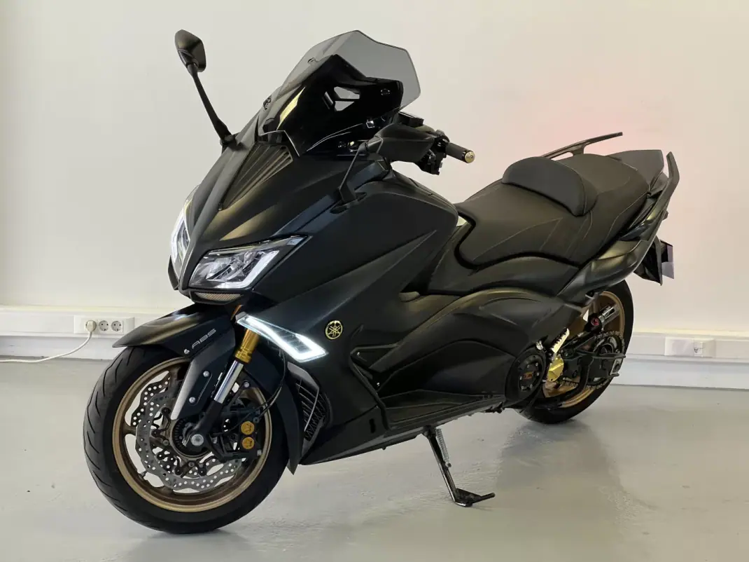 Yamaha TMAX 2016 - 8990 EUR, 27000 km - AUTO.MOTO.pt - 27000km - foto 1 de 35