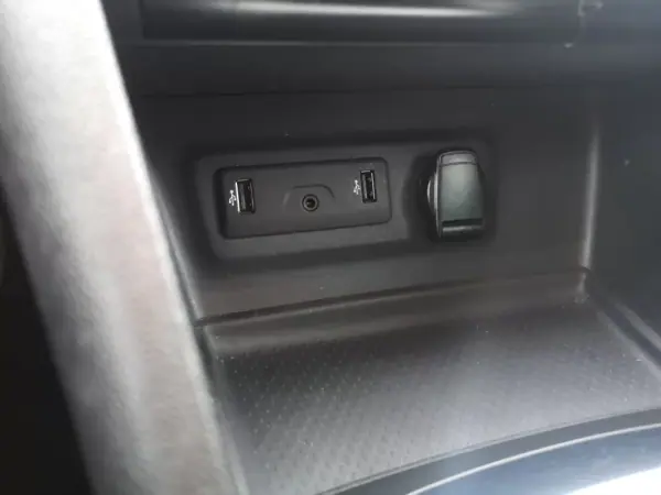 Renault Mégane 2019 - 17900 EUR, 96000 km - AUTO.MOTO.pt - 96000km - foto 21 de 27