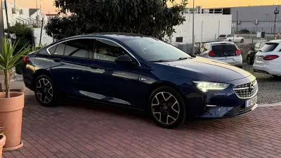 Opel Insignia Grand Sport 2021 - 14990 EUR, 169000 km - AUTO.MOTO.pt - 169000km - foto 19 de 38