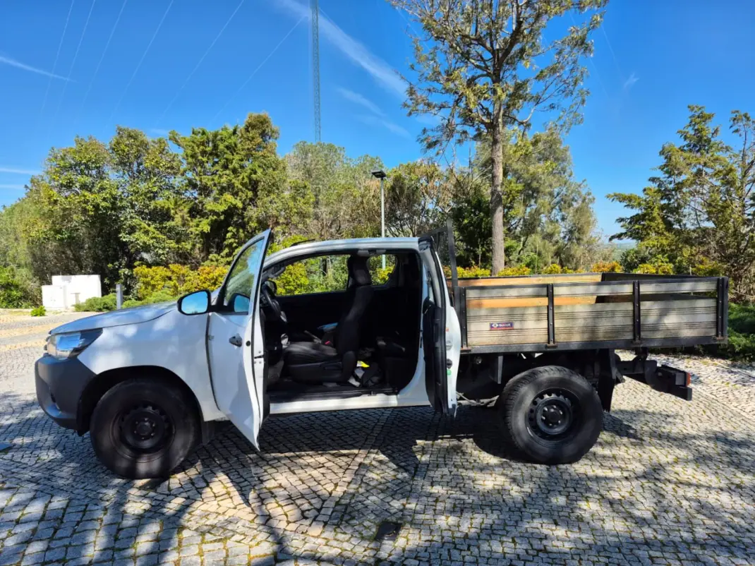 Toyota HILUX 2.4 D-4D 4WD CE CH 3L 2020 - 21750 EUR, 215046 km - AUTO.MOTO.pt - 215046km - foto 19 de 20