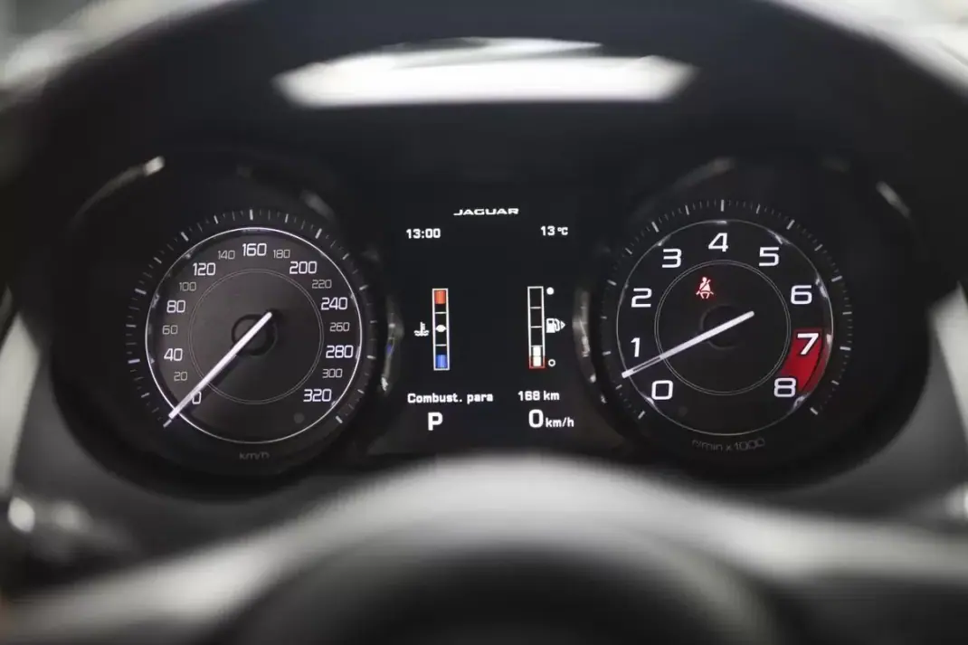 Jaguar F-Type 2013 - 68500 EUR, 36550 km - AUTO.MOTO.pt - 36550km - foto 8 de 34