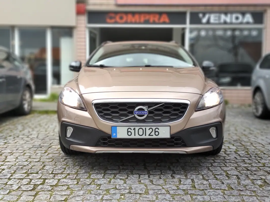 Volvo V40 Cross Country 2014 - 9900 EUR, 235000 km - AUTO.MOTO.pt - 235000km - foto 3 de 15