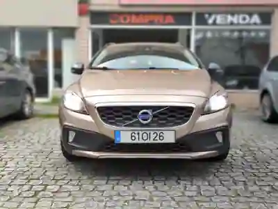 Volvo V40 Cross Country 2014 - 9900 EUR, 235000 km - AUTO.MOTO.pt - 235000km - foto 3 de 15