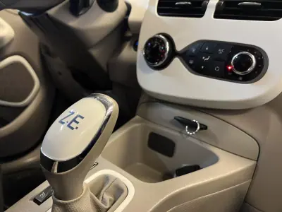 Renault Zoe 2018 - 10990 EUR, 130000 km - AUTO.MOTO.pt - 130000km - foto 19 de 36
