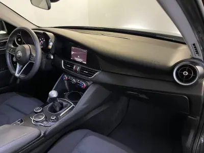 Alfa Romeo Giulia 2016 - 17750 EUR, 153000 km - AUTO.MOTO.pt - 153000km - foto 14 de 36