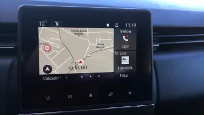 Renault Clio 2021 - 13999 EUR, 63000 km - AUTO.MOTO.pt - 63000km - foto 30 de 38