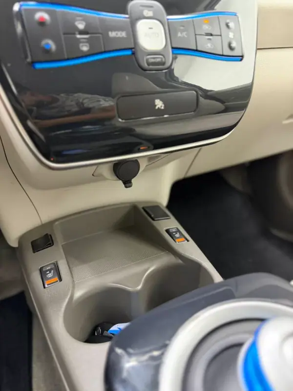 Nissan Leaf 2013 - 6500 EUR, 54000 km - AUTO.MOTO.pt - 54000km - foto 13 de 21