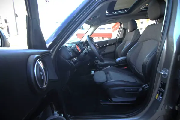 MINI Countryman 2018 - 17990 EUR, 177000 km - 177000km - foto 12 de 31