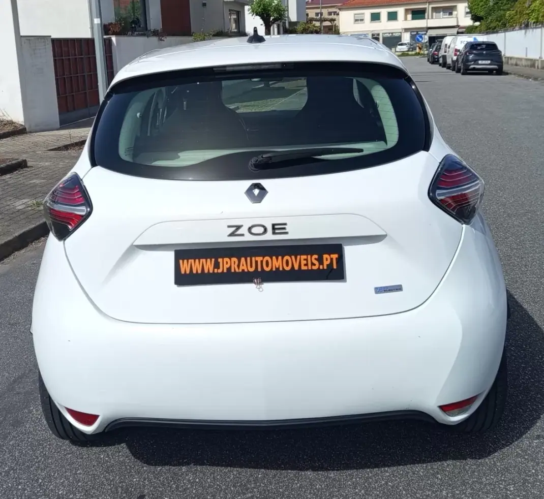 Renault Zoe 2020 - 13990 EUR, 24000 km - AUTO.MOTO.pt - 24000km - foto 9 de 17