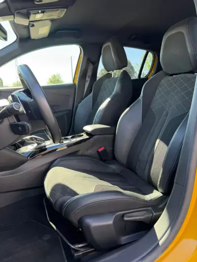 Peugeot 208 2022 - 16900 EUR, 69600 km - AUTO.MOTO.pt - 69600km - foto 18 de 21